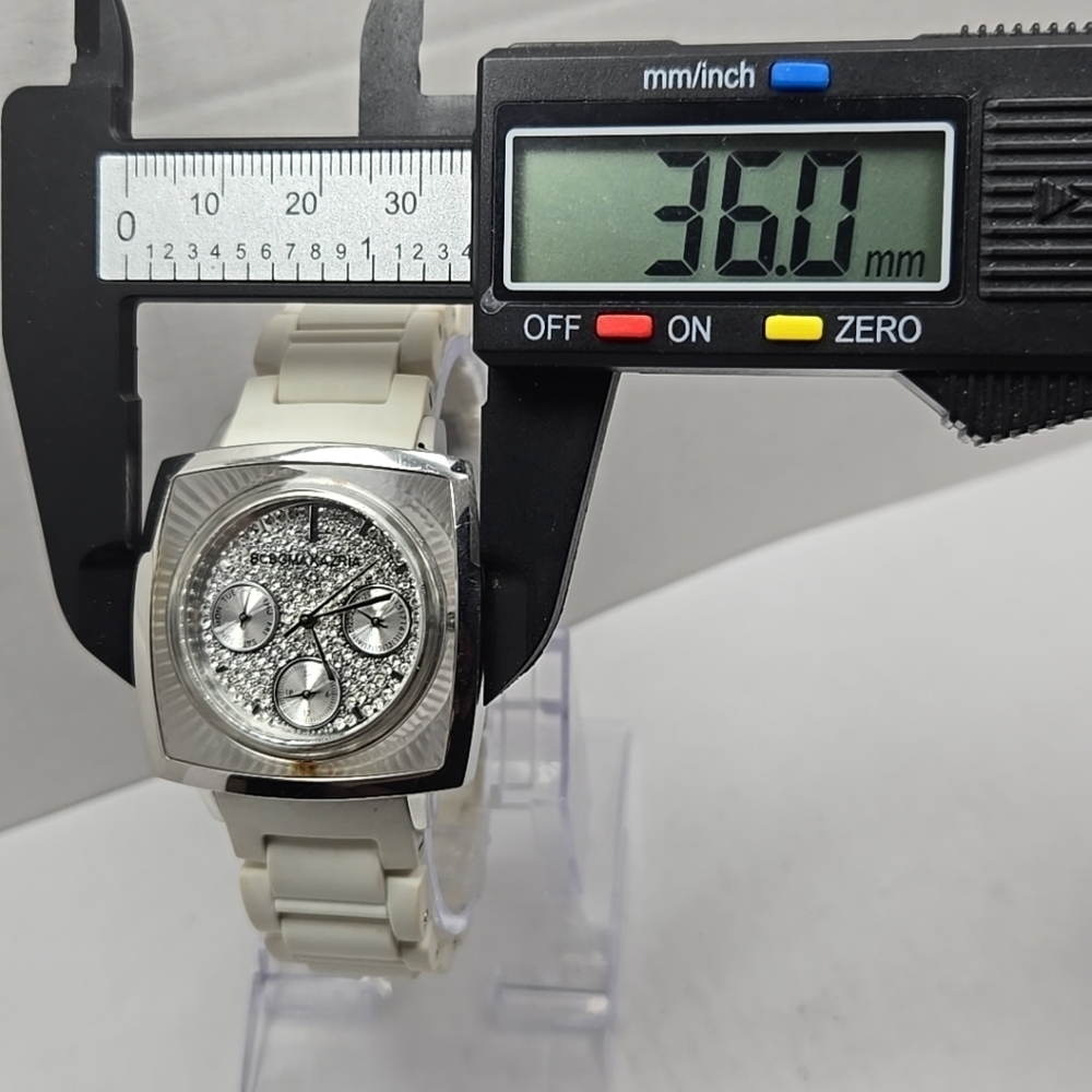 Womens BCBGMAXAZRIA BG8229 Elite Sport Watch White Rubberized Band New Battery - Picture 4 of 15